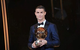 Ronaldo giành Quả bóng vàng 2017, cân bằng kỷ lục của Messi