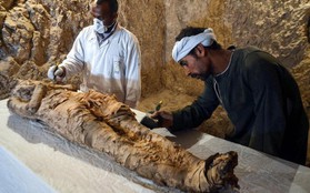Phát hiện xác ướp "hoàn hảo" cùng kho báu khổng lồ trong mộ cổ 3.500 năm ở Ai Cập
