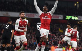 Welbeck đưa Arsenal vào bán kết Cúp Liên đoàn