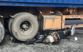 Xe container ôm cua tông 2 xe máy, 2 người nguy kịch, 1 người nhảy khỏi xe thoát chết