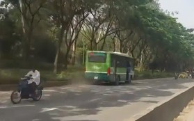 Đình chỉ tài xế và phụ xe điều khiển xe buýt chạy ngược chiều trên đường phố Sài Gòn