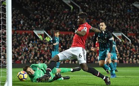 Pogba vội vàng "phá" bàn thắng của Man Utd