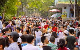 Hàng nghìn người ùn ùn đổ về khu vui chơi trong ngày cuối năm, Thảo Cầm Viên Sài Gòn quá tải