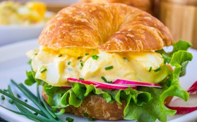 Sandwich salad trứng cầu vồng: Vừa đẹp vừa đủ chất cho bữa ăn cân bằng