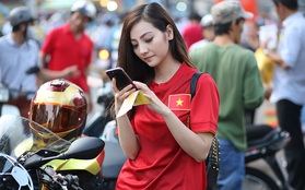 Nữ biker 9X Sài Gòn cưỡi xe khủng cổ vũ Công Phượng và U23 Việt Nam