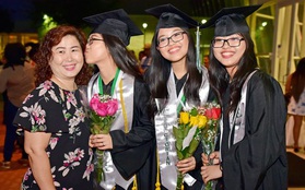 Từng bỏ học vì rào cản ngôn ngữ, chị em sinh ba người Việt  tại Mỹ “lội ngược dòng" ngoạn mục, tốt nghiệp đứng đầu khóa