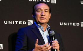 CEO United Airlines: Chúng tôi sẽ không đưa nhân viên an ninh nào để trục xuất hành khách khỏi máy bay nữa