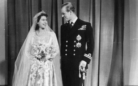 Ít ai ngờ rằng Nữ hoàng Elizabeth II đã phải gom góp tem phiếu để có thể may chiếc váy cưới lộng lẫy của mình