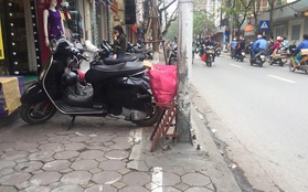 Chùm ảnh: Kẻ vạch phân cách, vỉa hè dành cho người đi bộ ở Hà Nội chỉ còn... 30cm