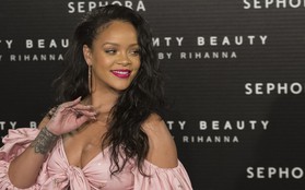 Dù sinh sau đẻ muộn, thương hiệu mỹ phẩm của Rihanna được dự đoán sẽ sớm vượt mặt thương hiệu của Kylie Jenner và Kim Kardashian