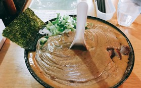 Ramen bùn nhão độc nhất vô nhị ở Nhật Bản khiến nhiều người chần chừ mãi không dám ăn