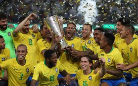 Đánh bại "kẻ thù không đội trời chung", Neymar cùng đồng đội hớn hở nâng cúp Siêu kinh điển Nam Mỹ
