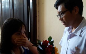 Học sinh Thái Phiên (Đà Nẵng) vây kín nhà vệ sinh nữ xem màn tỏ tình lãng mạn như phim