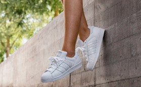 10 mẫu sneaker trắng đẹp khó cưỡng, dễ chọn cho nàng dịp 20/10 vì cứ diện là xinh