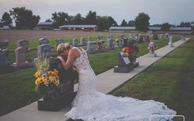 Chú rể qua đời vì tai nạn xe, cô dâu vẫn tổ chức đám cưới bên bia mộ chồng mình
