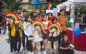 7 năm cho hành trình tự hào: Cộng đồng LGBT+ tưng bừng xuống đường cùng cờ lục sắc trong sự kiện Hanoi Pride 2018