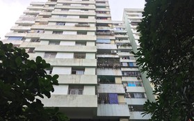 Hà Nội: Bé trai rơi từ tầng 7 chung cư xuống đất, nằm bất động