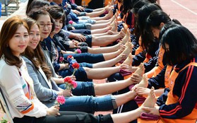 Nhân 20/11, cùng tìm hiểu ngày nhà giáo trên thế giới: Học sinh Hàn tặng hoa cẩm chướng, người Nhật lại không có ngày lễ này vì lí do bất ngờ