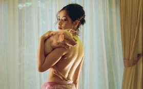 Những ca sĩ bình thường kín đáo lại khiến fan bất ngờ "tròn mắt" vì phân cảnh bán nude trong MV