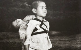 "Mộ Đom Đóm" đời thực: Hình ảnh cậu bé cõng em trai đã chết trên lưng gây ám ảnh về sự tàn khốc của chiến tranh Nhật Bản