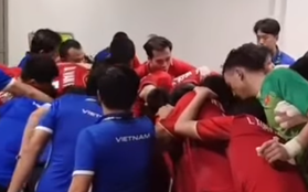 Xúc động hình ảnh tuyển Việt Nam động viên nhau trước và sau trận chung kết AFF Cup 2018