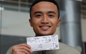 Niềm hạnh phúc của những người đầu tiên sở hữu vé xem Việt Nam đấu Malaysia