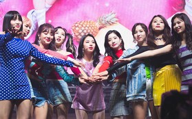 Đây là ca khúc được TWICE "cưng chiều" hết mức, mỗi năm đều đem lên sân khấu cover