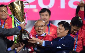 Sau khi Việt Nam vô địch AFF Cup, quê hương của ông Park vui như ngày hội, hàng trăm trẻ nhỏ vỗ ngực tự hào về “Ngài ngủ gật”