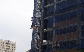 Đứt cáp tại công trình xây dựng ở Sài Gòn, 1 người bị rơi từ tầng cao xuống đất