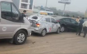 Hà Nội: Bùn đất rơi vãi trên đường ra sân bay Nội Bài, 4 ô tô đâm liên hoàn