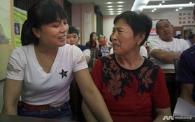 Cuộc trùng phùng trong nước mắt của 2 mẹ con sau 39 năm xa cách: nỗi buồn từ chính sách một con của Trung Quốc