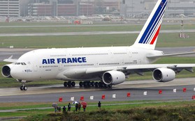 Nhiều người Việt ngỡ ngàng khi Air France đơn phương huỷ loạt vé máy bay siêu rẻ đi Pháp do lỗi hệ thống trong ngày 14/2