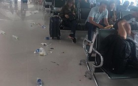 Cảnh tượng rác vương vãi khắp lối đi sân bay Vinh ngày đầu năm mới khiến dân mạng lắc đầu ngán ngẩm