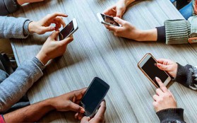 5 kiểu người có thói quen dùng smartphone "khó đỡ" nhất quả đất, bạn giống ai trong số này?