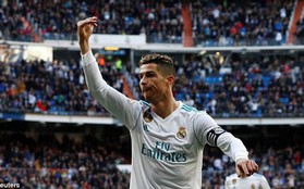 Ronaldo lập cú đúp, nhường Benzema đá phạt đền