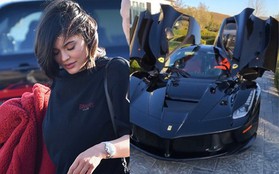 Kylie Jenner được bạn trai thưởng siêu xe hàng khủng 31 tỷ đồng vì công mang nặng đẻ đau