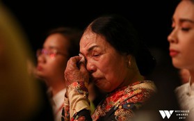 Con gái cụ Xuân bật khóc khi xem tiết mục múa mang tên mẹ, tái hiện câu chuyện “chờ chồng suốt 52 năm” tại Gala WeChoice Awards 2017