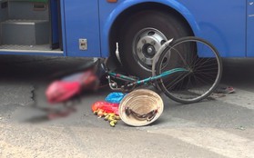 TP. HCM: Xe buýt cuốn cụ bà 80 tuổi cùng xe đạp vào gầm, nạn nhân nguy kịch