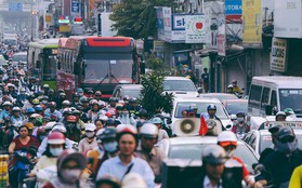 Người Sài Gòn mệt mỏi vì kẹt xe khắp mọi ngả đường những ngày cận Tết