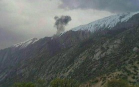 Máy bay lao vào núi ở Iran, 11 người chết