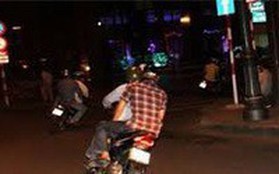 Hai thanh niên đi SH tấn công, cướp xe máy có chứa 50 triệu đồng ở Sài Gòn