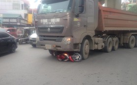 Hà Nội: Va chạm với chiếc xe tải, người phụ nữ tử vong thương tâm
