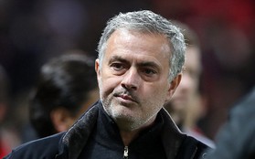 Mourinho bị chỉ trích nặng nề bởi chiến thuật và đội hình xuất phát ở trận thua Sevilla