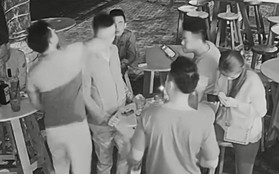 Clip ghi lại cảnh phóng viên ở Đà Nẵng bị đánh liên tục tại quán bar khi đang tác nghiệp