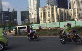 Thi thể phân hủy nằm cạnh rào chắn công trình ở Sài Gòn có thể là của một đạo diễn, nghệ sĩ
