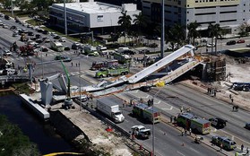 Hình ảnh hiện trường vụ sập cầu vượt vừa xây xong tại Miami (Mỹ)