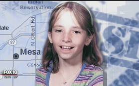 Bé gái 11 tuổi mất tích bí ẩn ngay trước cửa nhà, 19 năm sau người ta tìm thấy tờ 1 USD với lời nhắn kỳ lạ
