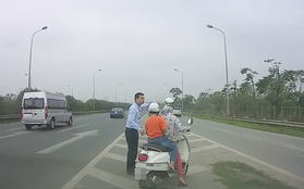Hà Nội: Chạy xe máy lạc vào đường cao tốc, hai mẹ con được tài xế tốt bụng ra tay nghĩa hiệp