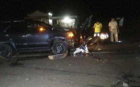 Đắk Nông: Xe máy va chạm với ôtô, vợ và con trai 4 tuổi tử vong, chồng nguy kịch