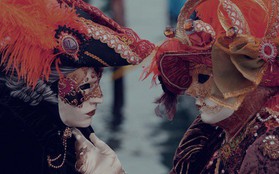 Đằng sau chiếc mặt nạ ở Venice: “báu vật” của tự do hay thỏa mãn cho những ý đồ đen tối?